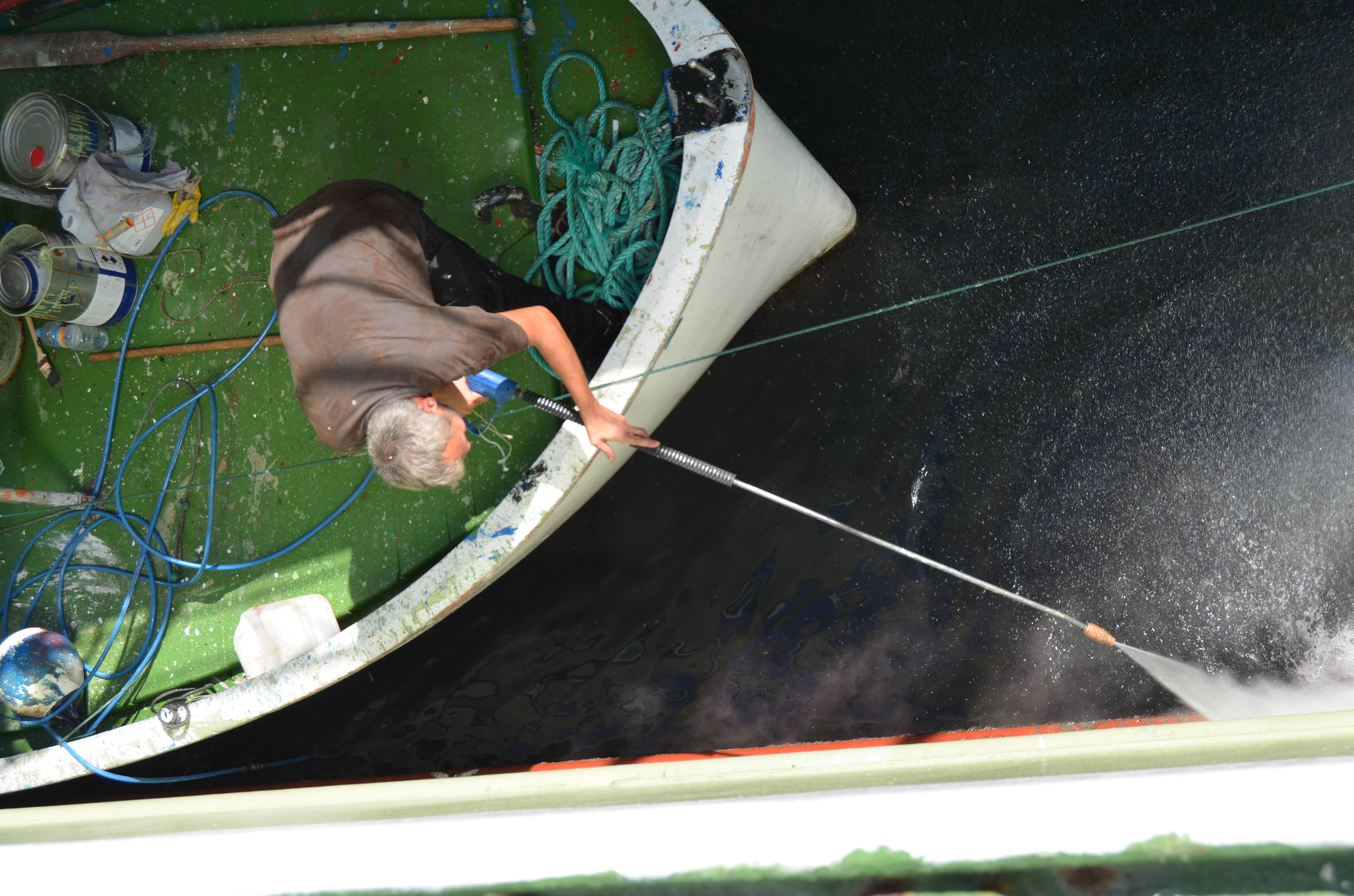 pintura-de-casco-y-cubierta-buque-factoria-en-vigo